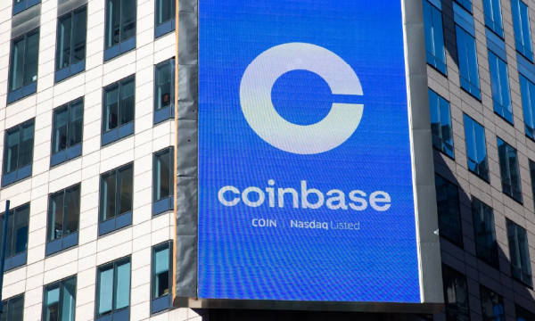 Coinbase Executive Warns Shift in Stablecoin Policy Could Give China a Global Edge